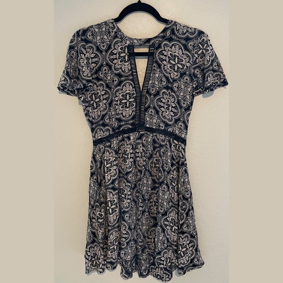 Volcom Black an White Floral Mini Dress S - Picture 1 of 5
